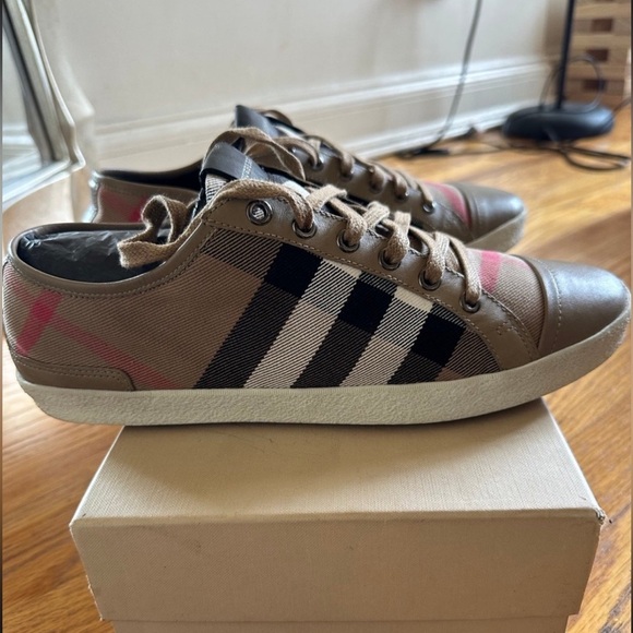 {Burberry} Low top Leather and Canvas Sneakers New with box - Picture 3 of 8